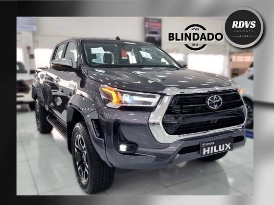 TOYOTA HILUX 2025