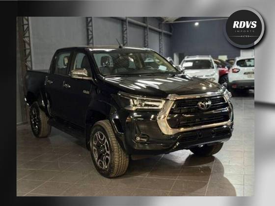 TOYOTA HILUX 2025