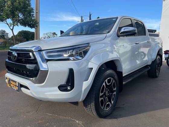 TOYOTA HILUX 2024
