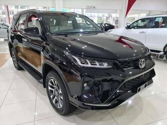 TOYOTA HILUX SW4 2025