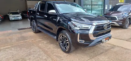 TOYOTA HILUX 2023