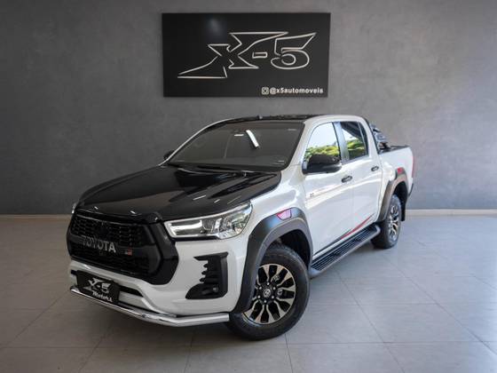 TOYOTA HILUX 2023