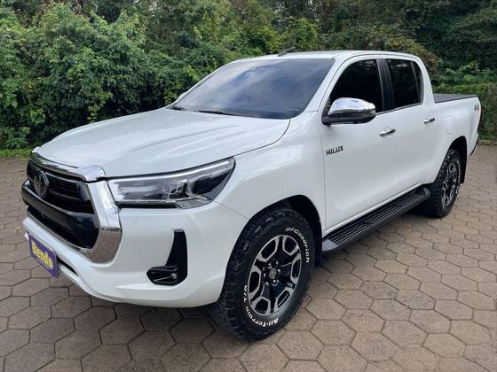 TOYOTA HILUX 2024