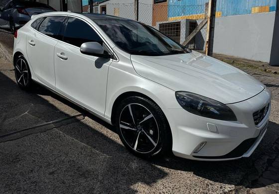 VOLVO V40 2016