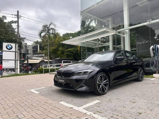 BMW 330e 2024