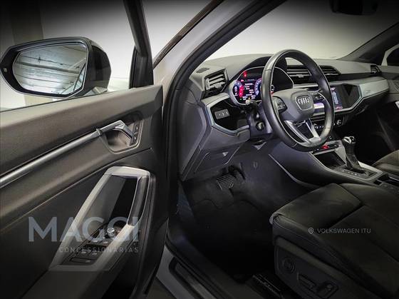 AUDI Q3 2021
