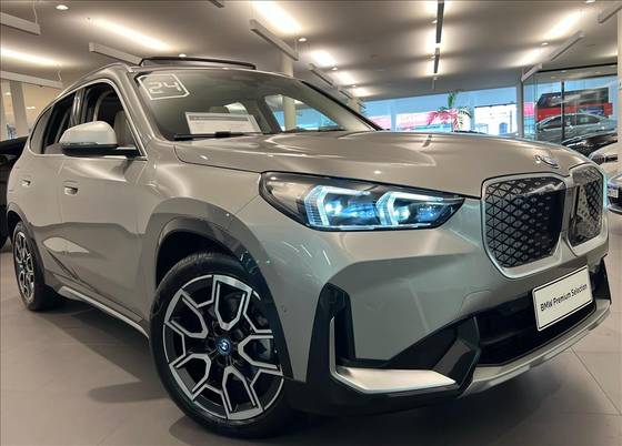 BMW iX1 2025