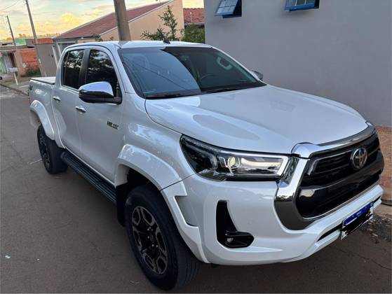 TOYOTA HILUX 2024