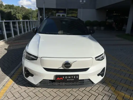 VOLVO XC40 2023