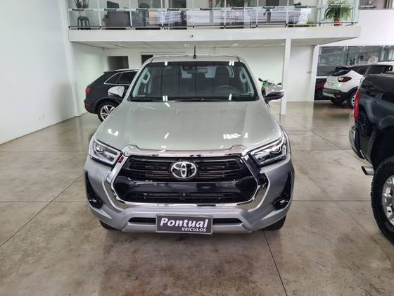 TOYOTA HILUX 2024