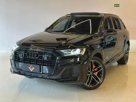AUDI Q7 2021
