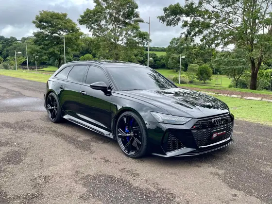 AUDI RS6 2021