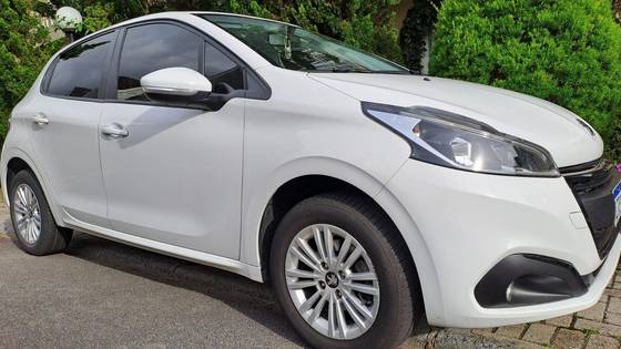 PEUGEOT 208 2020