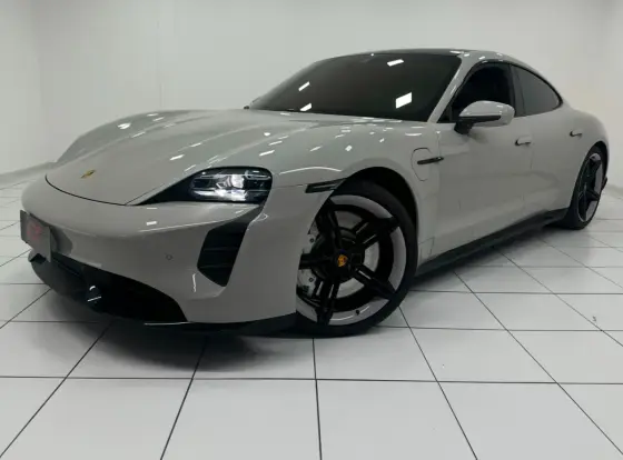 PORSCHE TAYCAN 2021