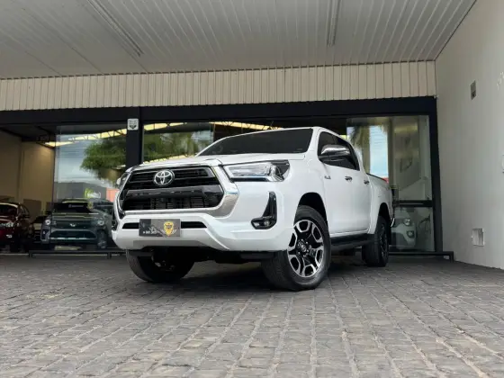 TOYOTA HILUX 2024