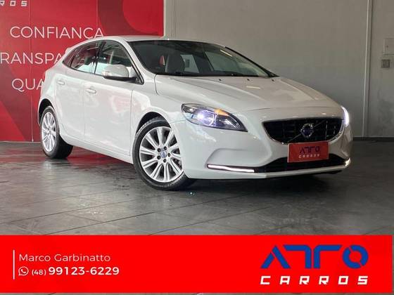 VOLVO V40 2015