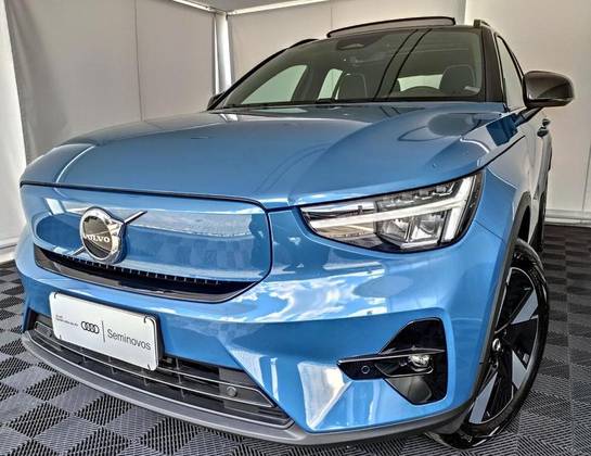 VOLVO XC40 2024