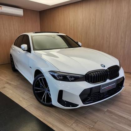 BMW 330e 2023