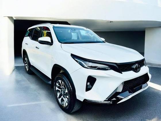TOYOTA HILUX 2025