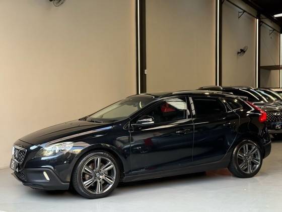 VOLVO V40 2015