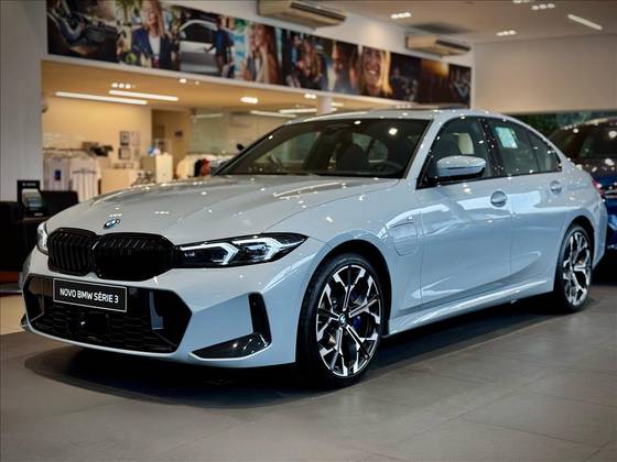 BMW 330e 2025