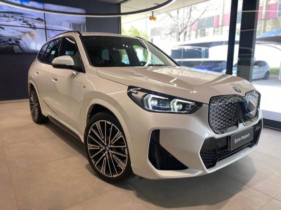BMW iX1 2024