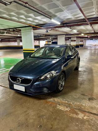 VOLVO V40 2018