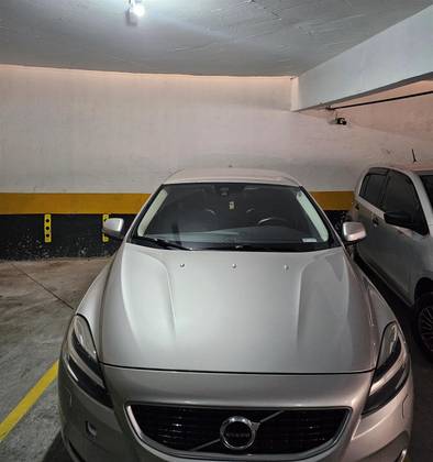 VOLVO V40 2017