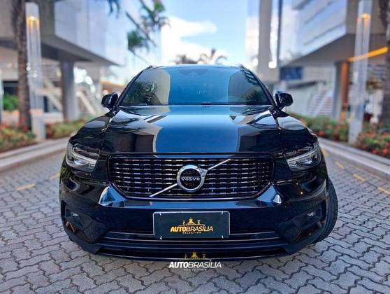 VOLVO XC40 2021