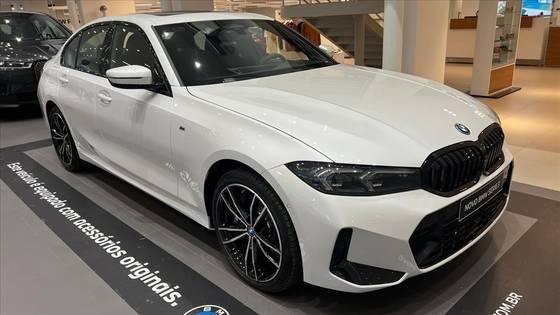 BMW 330e 2024