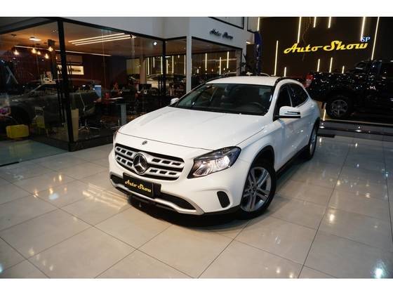 MERCEDES-BENZ GLA 200 2019