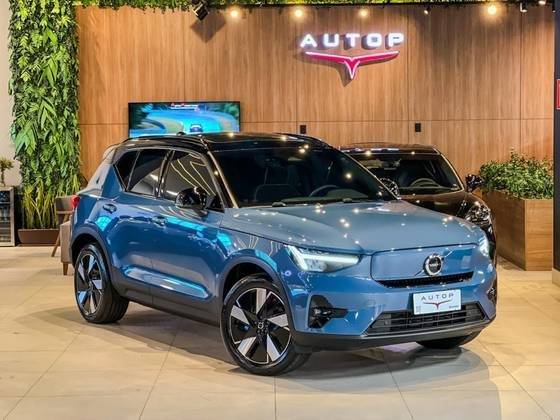 VOLVO XC40 2024