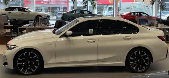 BMW 320i 2025
