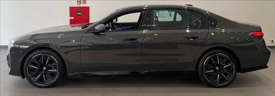BMW i7 2024