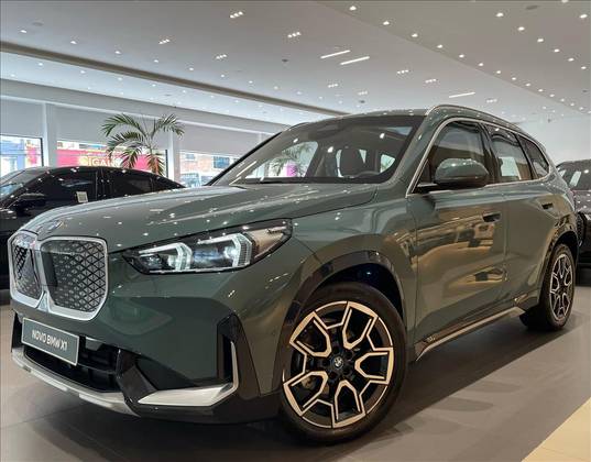 BMW iX1 2025