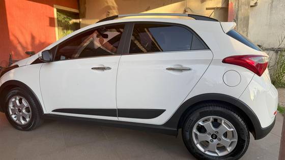 HYUNDAI HB20X 2015