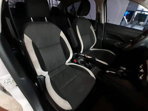 NISSAN VERSA 2022