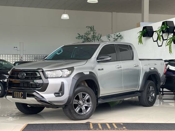 TOYOTA HILUX 2024
