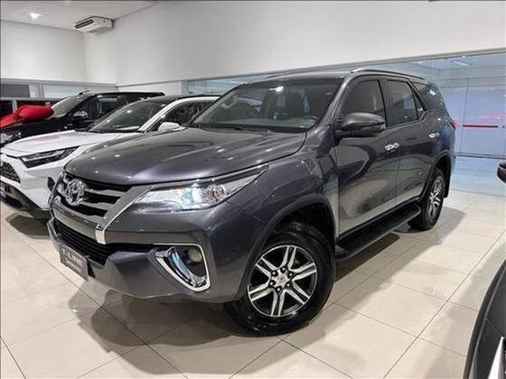 TOYOTA HILUX SW4 2019