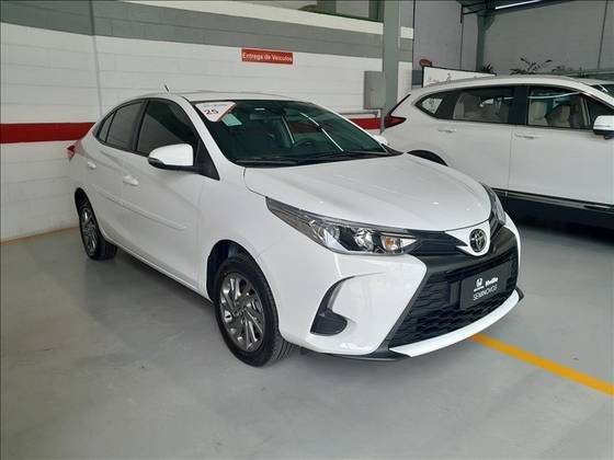 TOYOTA YARIS 2025