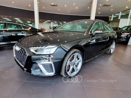 AUDI A4 2024