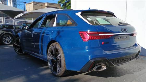 AUDI RS6 2025