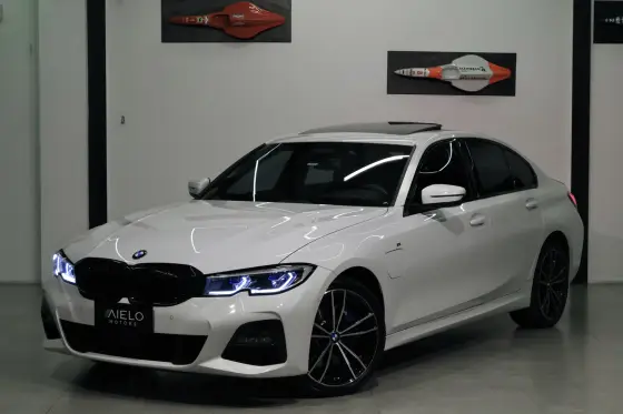 BMW 330e 2021