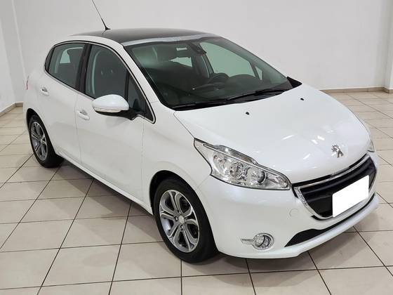 PEUGEOT 208 2015