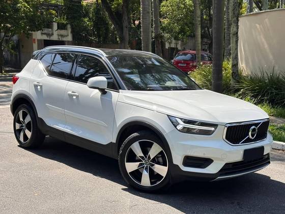VOLVO XC40 2020