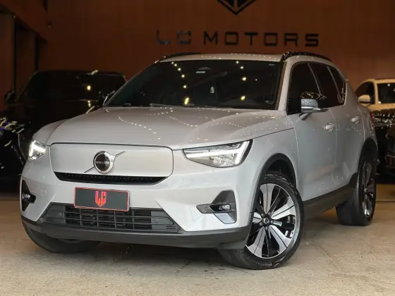 VOLVO XC40 2022