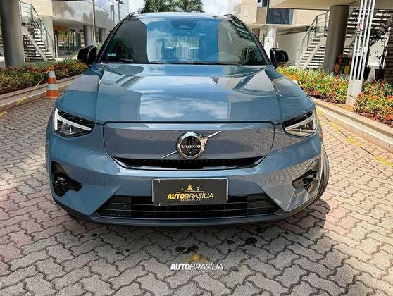 VOLVO XC40 2023
