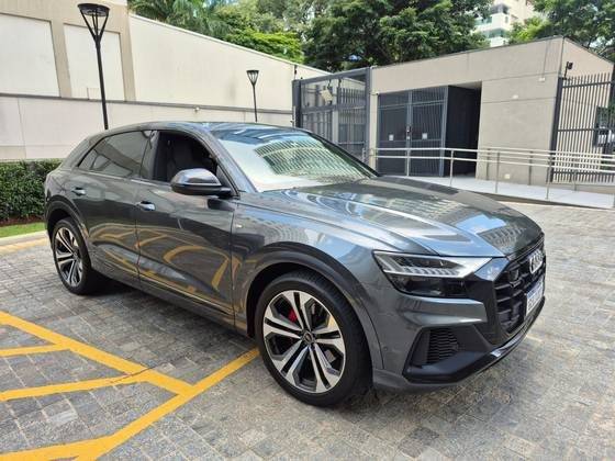 AUDI Q8 2022