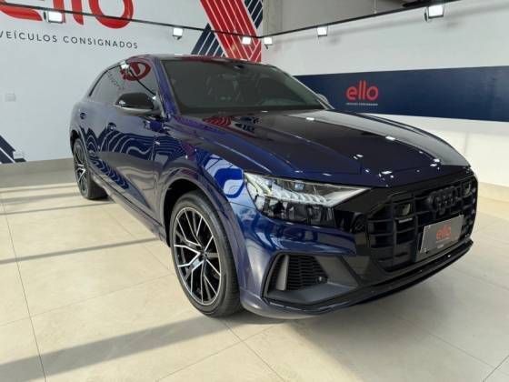 AUDI Q8 2021