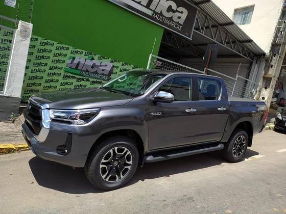 TOYOTA HILUX 2025